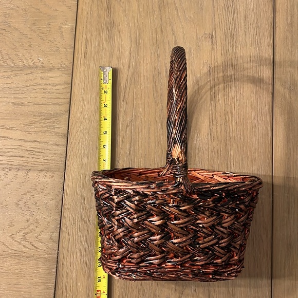 vintage oval woven basket with handle ~ dark finish - Picture 5 of 7